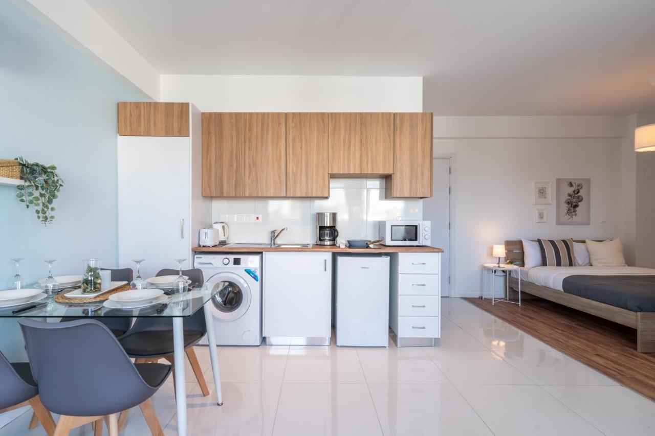 Livia Studio Apartment In ラルナカ エクステリア 写真