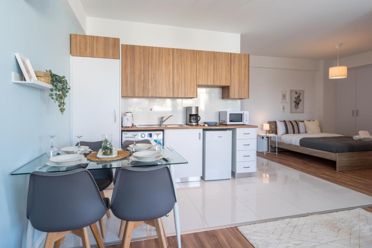 Livia Studio Apartment In ラルナカ エクステリア 写真